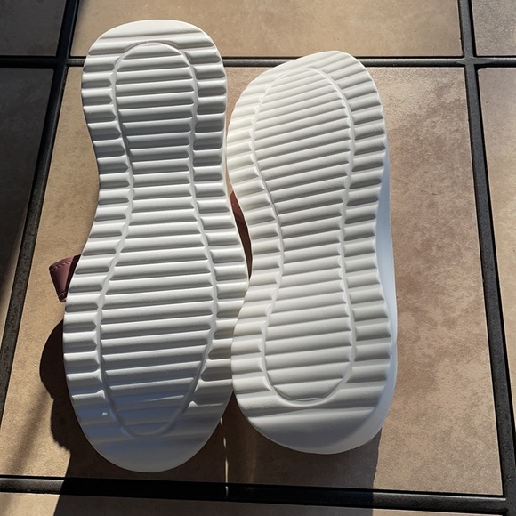 Never worn. Beautiful pastel pink walking shoes - Picture 3 of 6